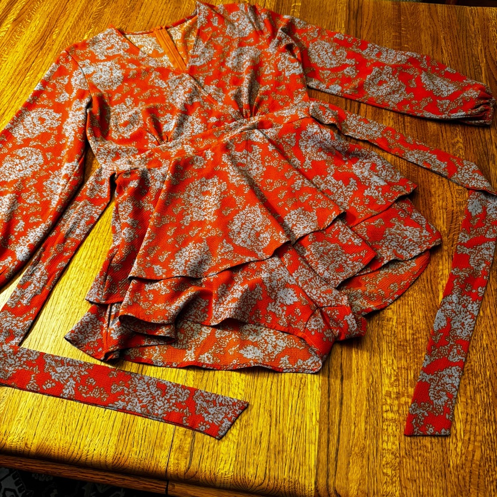 Women’s lightweight romper, size medium